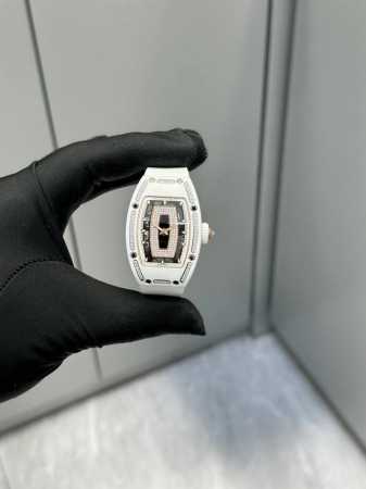 理查德米勒 目前最好品质 图1.图片放大来看 6点位置，10到12位置，均与一致是透明的 - 点击图像关闭