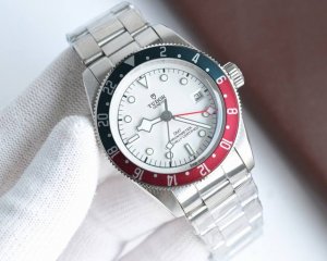 Tw Factory V2升级版，帝舵 Tudor 碧湾系列 之格林尼治型腕表。以传统设计融合格林尼治“可乐圈”经典，成就此复古运动的腕上佳品。 1：完美还原4