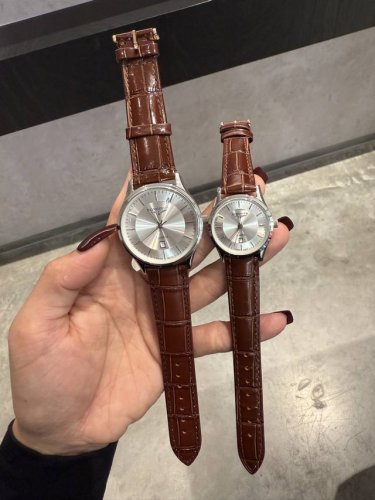 白 金 新款浪琴-Longines 精品情侣腕表 经典三针设计 尊贵大气 绅士风范 卓越品质 热卖全城 采用进口石英机芯 顶级316精钢表壳 进口小牛皮表带 矿