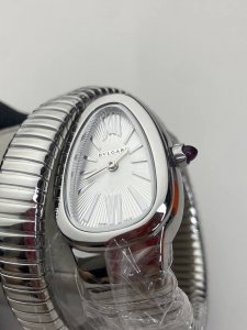 Bvlgari 宝格丽 升级版本，采用进口瑞士机芯，表壳表带精钢材质，表把头升级与原版颜色形状完全吻合。完美复刻蛇形经典，精致细腻的做工白富美专属蛇形手表绝对是