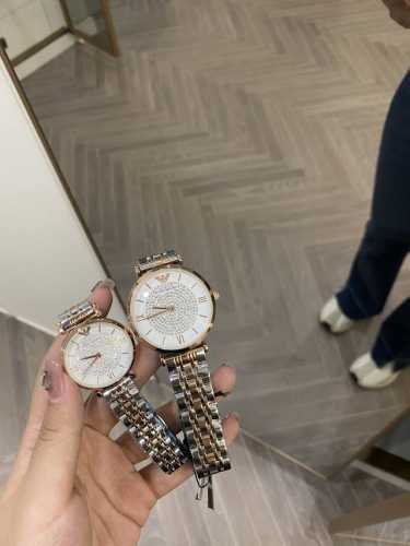 高品质阿玛尼满天星女表我想女孩子都喜欢这么一块bling Bling的手表吧，男票们老公们 给自己的女朋友买一块吧 ！断货好久。图片拍不出实物的美，实物真的超级