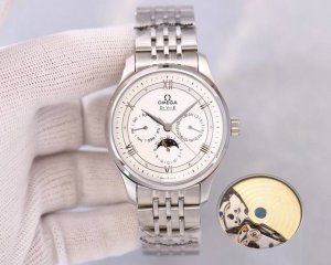 白壳 ，玫瑰金 ，钢带+20。 蝶飞升级多功能款 采用多功能3836机芯 品质有保证 壳身侧边选用精致拉丝工艺 一直被模仿 认准图片机芯 全新升级 优雅热卖欧米