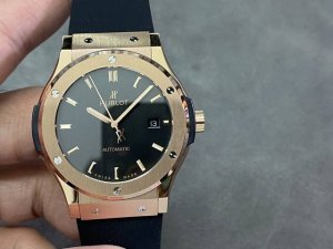 hb恒宝 宇舶经典融合图为42Mm 耗时长达13个月攻克重重难关外观机芯与原装一致1:此1.1.机芯与原版一致. 2:壳身抛光细腻洁白光亮.斜边抛光弧度倒角与一