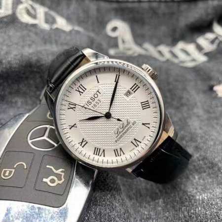 310品牌：天梭 类型：经典力洛克系列 表带：顶级316精钢表带进口牛皮 机芯：顶级全机械机芯 镜面：顶级进口金刚膜水晶镜面 尺寸：直径40Mm 经典无可挑剔。 - 点击图像关闭