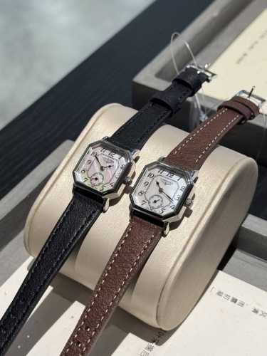 金+20 浪琴臻世中古，终于给我蹲到了～ 在时光长河中熠熠生辉的浪琴Longines，向来是优雅与品质的象征，这枚古董浪琴女表，更是品牌百年底蕴的完美呈现。它的