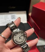 曾经以为，蓝气球只是蓝气球 后来看到广告语：“这么多年过去，你仍然是我最爱的人”真的有被浪漫到了 卡地亚蓝气球实物真的好美呀 这款延伸出来有很多个款式，但是就属