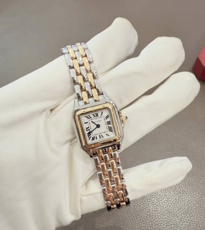 要说精致钢表，还得是卡家猎豹，经典品牌Dna设计搭配柔软的表链，刚好致意猎豹的优雅～ 能把精湛制表技艺和不凡创意融进时计，难怪每件都这么有范儿！[派对R][派对