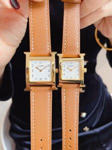 金色 钻圈50Hermes 爱马仕 Heure H经典款钢带系列超A级贝母表盘，极简极美，316L精钢表壳表带，直径中号26Mm小号21Mm，原金机芯，质感极佳
