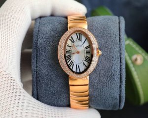 卡地亚 -Cartier 浴缸系列 进口石英机芯 镀膜玻璃镜面 表壳尺寸大号29x39mm 小号24x32mm 厚度约9mm