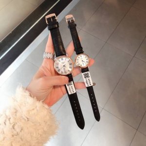 品牌：浪琴2021年新款---- 尊贵高端情侣表 ！优雅而至 顶级男女士腕表，采用进口石英机芯 矿物质超强镜面玻璃 进口牛皮表带 走时精准，男直径40Mm 女直