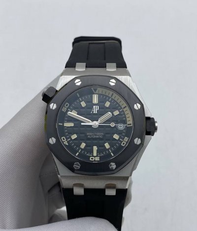 爱彼皇家橡树离岸型系列15720Cn四分之一米色，白金+黑陶瓷圈材质，全球限量300枚， 年卡，原始成色，双表带，全套齐全，带4月5日徐步天鉴定报告，#腕表 #
