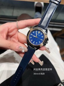 范思哲 新款 Virtus Mini表径36Mm水鬼面，以表盘上Virtus巴洛克雕饰强调品牌的个性设计，优雅雕刻花边设计与不羁共存的时尚力量，魅力不会被时间埋
