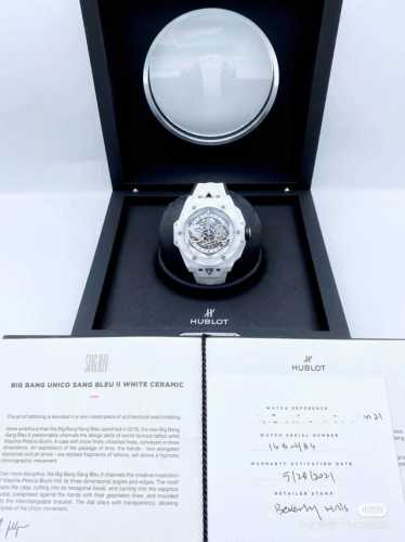 4940全新爆品 彩色陶瓷 宇舶Big Bang Sang Bleu 刺青第二代腕表 运用立体几何图形 巧妙的构思 呈现出精妙的浮雕效果以及完美的三维视觉体验