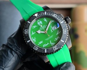 黑壳 日本机+100新品 劳力士Rolex“春宫表”17世纪末，为满足贵族对奢华艺术的追求，欧洲制表师们特将春宫图案绘制在钟表之上，于是华丽的“春宫表”从此诞生