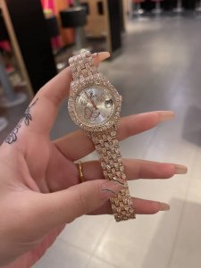 新款满钻钻蝴蝶花面 劳力士 钻圈火爆推荐 设计显出独特高贵优雅女神气质！全钻石表带蝴蝶扣搭配，女性气质，高端大气，不显浮华的风格广受成功人士喜爱，逐渐深刻人心，