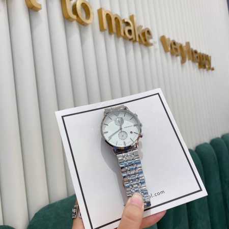 阿玛尼 男款..直径40Mm石英机芯精钢表带 现货白色盘简单干净手感超级好 太经典款啦 - 点击图像关闭