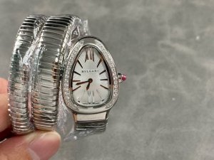 Bv出品 市面最高版本，完美 宝格丽 蛇形经典，35Mm精致细腻的做工达到与互换的水平 白富美专属蛇形手表绝对是宝格丽的独创产品，属于宝格丽Serpenti系列