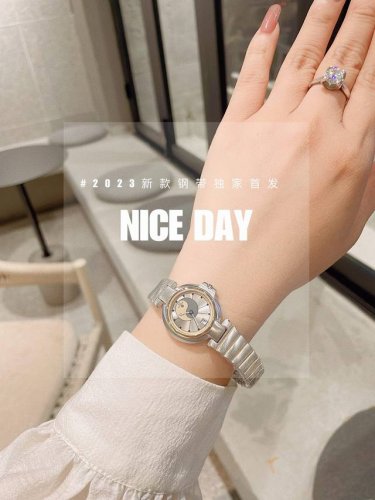 新款钢带独家首发 欧米茄中古课代表，坠入中古温柔乡， 金圈欧米茄中古钢带款，有一种莫名的温柔感。温柔中又戴着刚毅与率性。泛着美好，泛着浪漫，泛着可贵。黄金圈，镶