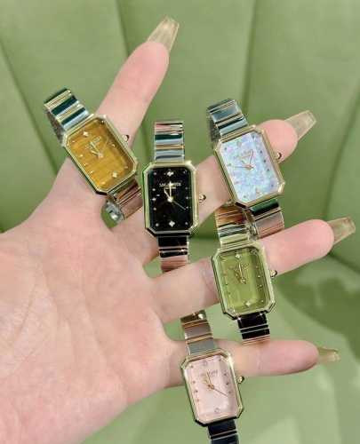 到底买哪个？新款方糖系列全色测评 Lolarose汤唯同款明星系列方糖手表全色实拍分享 腕间流水毫不夸张~疯狂心动100次！