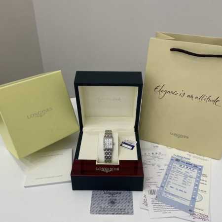 优雅系列 戴卓维纳系列女士方盘腕表，表盘21Cm，女士石英腕表，Tank同款腕表，手表本身的设计很简约，银色也是低调奢华的Feel，适合各种穿搭，休闲风.温柔风 - 点击图像关闭