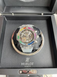 恒宝Hublot 宇舶表年度最佳作品 宇舶Big Bang系列411.Jx.4802.Rt“全透明腕表” 精彩细节 1.还原正品表盘后龙飞凤舞的镂空布局，2.采