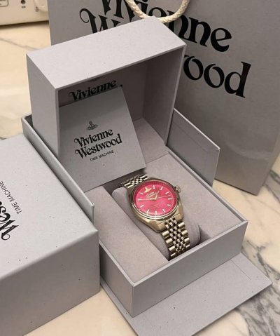 西太后火龙果配色的，个人觉得这个颜色太高调了 还是想换一个低调一点的配色[萌萌哒R] 所以决定除了 喜欢的宝子丝我看细节图[蹲后续H] 欢迎pm #英国 #伦敦