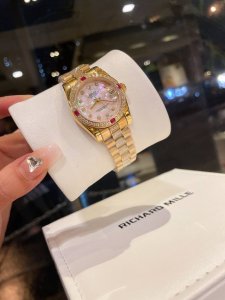 表带钻 劳力士 日志 系列经典女款 实芯五珠钢带-原装压扣 小红书火爆推荐 设计显出独特高贵优雅女神气质！316精钢表壳搭配施华洛世奇水晶钻石，纯手工镶嵌而成，