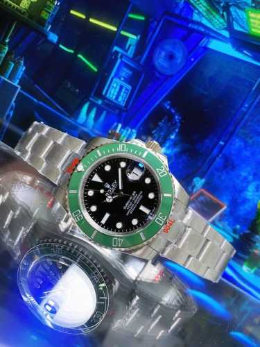 西铁城机芯版本 Rolex劳力士 二代新款绿水鬼 绿圈黑面 销量王水鬼系列 现货秒发 超强防水壳套，采用瑞机壳套装载，升级后陶瓷圈 表带表扣细节精致，抛光表扣