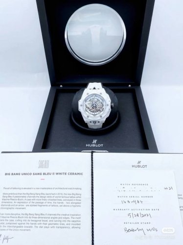 4940全新爆品 彩色陶瓷 宇舶Big Bang Sang Bleu 刺青第二代腕表 运用立体几何图形 巧妙的构思 呈现出精妙的浮雕效果以及完美的三维视觉体验