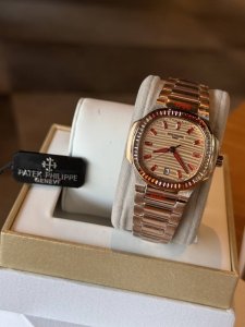 鹦鹉螺7118橙宝 人间小富婆得选择 时尚优雅女士鹦鹉螺7118系列。 这绝对是百达斐丽的毕业款啦 小红书刷不完的种草 简约素净 佩戴起来非常素雅大气 女神必备 鹦鹉螺7118橙宝 人间小富婆得选择 时尚优雅女士鹦鹉螺7118系列。 这绝对是百达斐丽的毕业款啦 小红书刷不完的种草 简约素净 佩戴起来非常素雅大气 女神必备