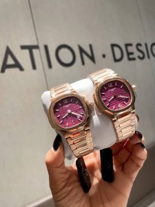 恭喜发财 白 金 钻圈30 人间小富婆得选择 时尚优雅女士鹦鹉螺7118系列。 这绝对是百达斐丽的毕业款啦 小红书刷不完的种草 简约素净 佩戴起来非常素雅大气 恭喜发财 白 金 钻圈30 人间小富婆得选择 时尚优雅女士鹦鹉螺7118系列。 这绝对是百达斐丽的毕业款啦 小红书刷不完的种草 简约素净 佩戴起来非常素雅大气