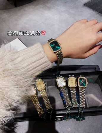 光圈 钻圈 . #劳家小方表 低调奢华劳力士rolex 1970’S古董表，劳家小方表 瑞士石英机芯，全钢材质与白金电镀，整体质感和气质都变了，精致感upup进 - 点击图像关闭