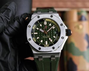 Gw出品 打造经典 爱彼15720潜水之王！4302一体机芯，打造内在外在最强复刻 1.表壳采用多次打磨，只为了棱角数据吻合，材质触摸感觉一致； 2.最强机芯夹