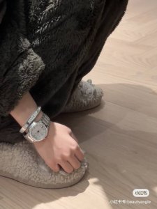 白 金 钻圈30 人间小富婆得选择 时尚优雅女士鹦鹉螺7118系列。 这绝对是百达斐丽的毕业款啦 小红书刷不完的种草 简约素净 佩戴起来非常素雅大气 女神必备款