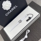 香奈儿Chanel黑金小方糖女士石英腕表表壳和表扣采用的炉内真空镀金技术，整面18K金覆盖厚度为8咪，腕表尺寸19.715.2Mm.搭载进口原装石英机芯，方形多