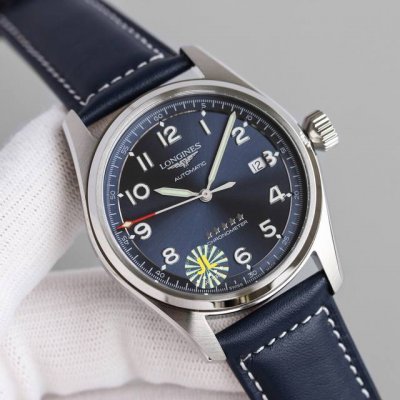 浪琴-Longines，先行者Spirit系列男士腕表，Cosc天文台认证，五星上将，大三针版。先锋精神，行无止境！ 采用旋入式大尺寸飞航表防水表冠，与先以按压