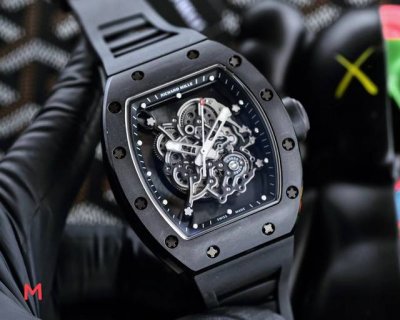 理查德 米勒 Richardmille卓越工艺 完美呈现Rm055白陶 Rm055黑陶 此款采用高透光玻璃，以致外看大秒如同游走于玻璃里面的错觉； 极致的让人不