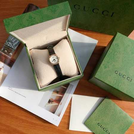 特 。来点硬货！日本中古二手店淘回来的gucci款，极其富有淑女范儿。配上及其简单的表盘，除去记录时间外别无其他功能，删繁就简，追忆简单生活。 时尚就是一个轮回 - 点击图像关闭
