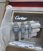 卡地亚 猎豹系列 DDD 一款珠宝般的计时臻品 DDD 珍贵华丽，正是PanthèRe De Cartier猎豹腕表的美学风格。 DDD 5条以标志性的Mail