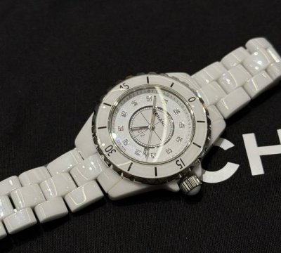 香奈儿 Chanel J12陶瓷腕表 精致百搭白陶瓷原镶钻 33毫米 H5703系列 高精确度石英机芯 白色高科技精密陶瓷 33 X 12.94毫米#每日戴表不