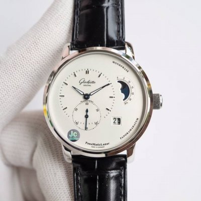 Ai工厂p最有“德味儿”的腕表 格拉苏蒂原创 偏心大日历月相，订制机芯的双跳大日历显示，日期显示的个位和十位并不在同一个日期圈上，有两个独立的显示盘，采用双模组