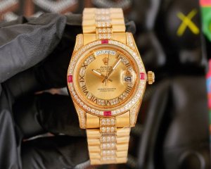 新品 劳力士顶级玩物毒货,不喜欢撞款街表水鬼的你,他绝对是你的知音。用劳力士最经典的潜航系列水鬼作为原型,经过圈口的二次改装,然后镶嵌顶级天然皓石,大闪亮,难度 新品 劳力士顶级玩物毒货,不喜欢撞款街表水鬼的你,他绝对是你的知音。用劳力士最经典的潜航系列水鬼作为原型,经过圈口的二次改装,然后镶嵌顶级天然皓石,大闪亮,难度