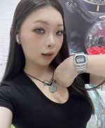 发货实拍，终于出货！小金砖，金色Gmw-B5000D-1Jfb5000 35周年方块钢带表 采用了极为用心的抛光和打磨，显得质感非常高级。经典的G-Shock壳