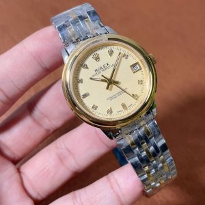 1110劳力士精致品质最新首发细致腕美谐美不朽无暇挑剔细微悦尔 品牌 :劳力士 实物更美 值得推荐 类型 ：精致女款腕表 表带 ：真牛皮表带 机芯 ：日本机械机