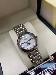 490配全套包装 独家正品支持验货。浪琴心月系列L8.115.4.87.6月相腕表，优雅而至。璀璨星系中的一颗新星，精致简洁的表盘镶嵌11颗Vvs真钻，典雅别致