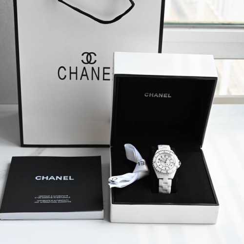 Chanel 作为最有代表性的腕表之一！这几年j12的势头真的是越来越火，买表最重要的就是腕表的颜值，天天都要戴的一块表如果不好看那可不行显然j12是很多人心目