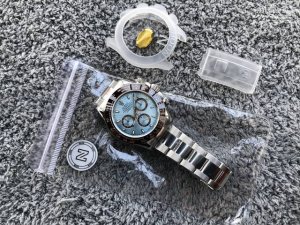 劳力士迪通拿 4130版本出道即巅峰！无须再升级！ 超级精品！欢迎品鉴！ 超级大厂 瑞士A级品质 ！ 真正原装壳套打磨抛光！ 尺寸：40Mm*12.2Mm 采用
