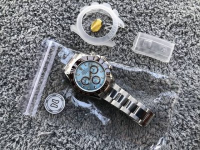 劳力士迪通拿 4130版本出道即巅峰！无须再升级！ 超级精品！欢迎品鉴！ 超级大厂 瑞士A级品质 ！ 真正原装壳套打磨抛光！ 尺寸：40Mm*12.2Mm 采用