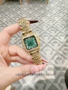 卡地亚 Cartier 猎豹手表，新款 罗马刻度面 华丽而不羁，是panthère De Cartier猎豹所传达的美学风格。它线条流畅，魅惑动人，柔软服帖于腕
