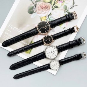 白壳 玫 钢带加20 实物拍摄 品牌 浪琴-Longines 类型 情侣对表 表壳 316精钢 做工优质 表带 进口小牛皮 316精钢 两种可选 机芯 进口石英